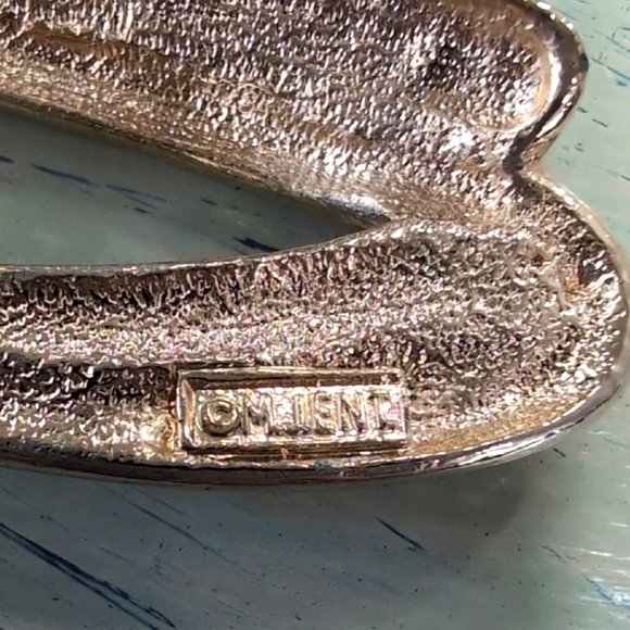 M Jent | Vintage Costume Brooch Gold Tone Rhinestone Swish 3" - Picture 8 of 10